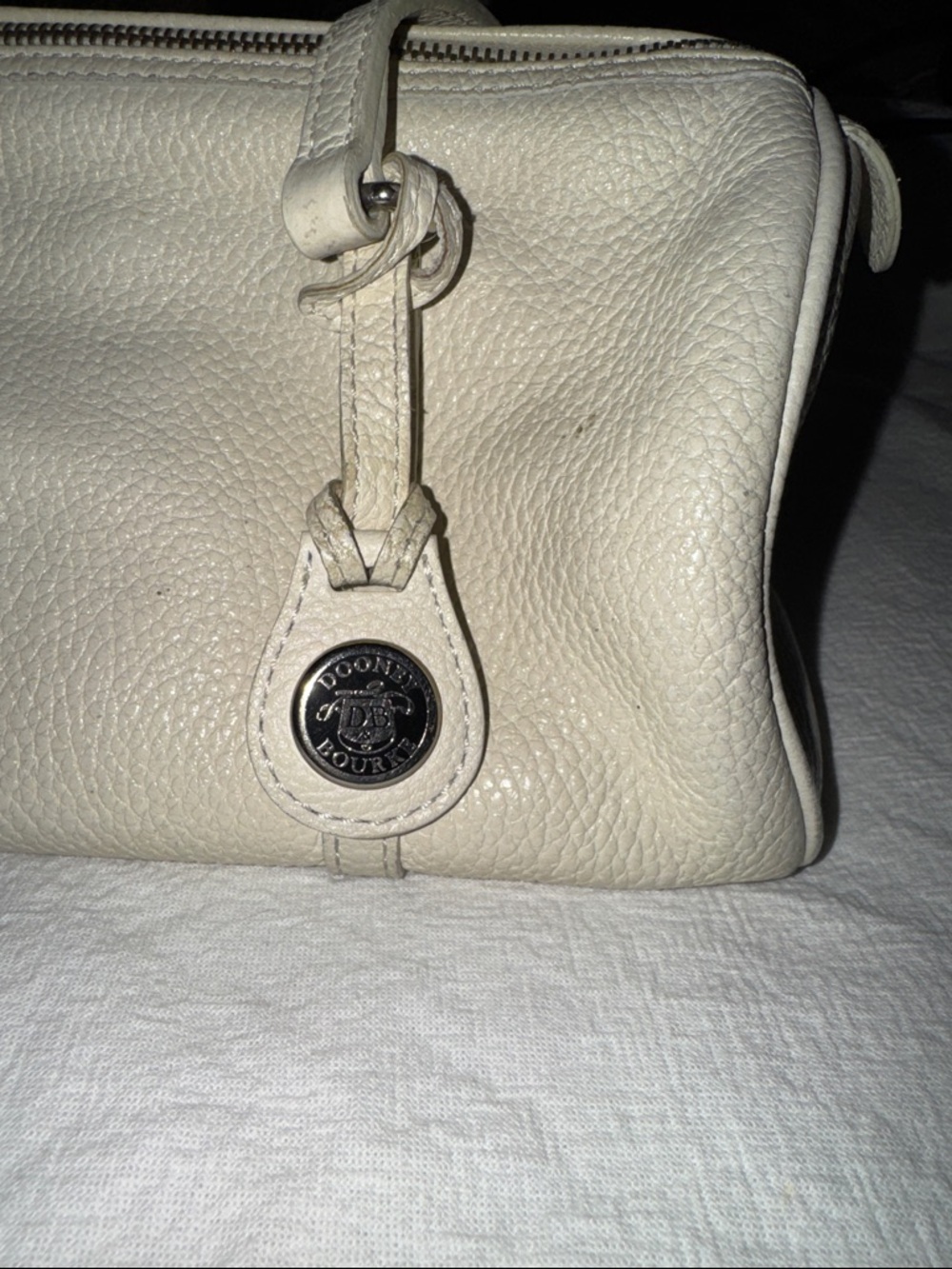 Dooney and Bourke Cream Leather Barrel Bag - Picture 2 of 11